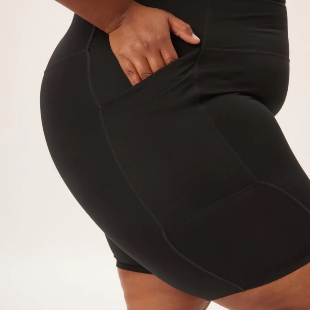 Girlfriend Collective - High-Rise Pocket Bike Short - Black